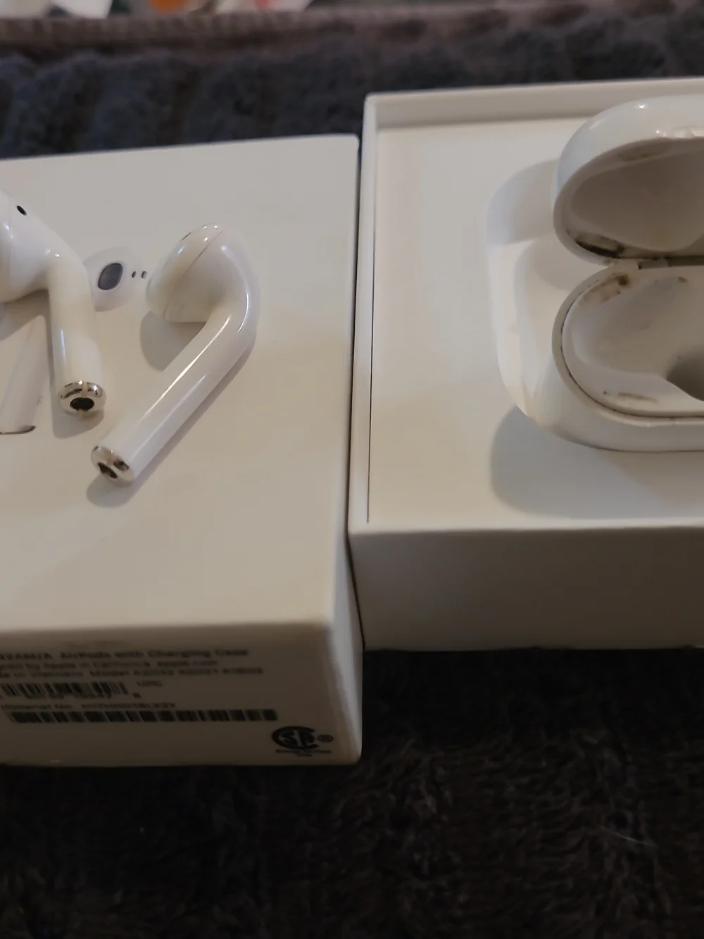 Apple AirPods 2nd Generation Charging Case And Box White For Parts or repair...